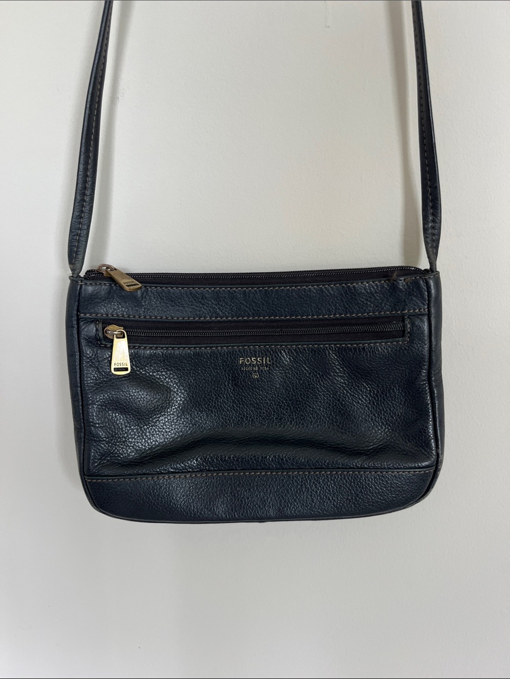 Vintage Fossil Black Pebbled Leather Crossbody with Gold Hardware